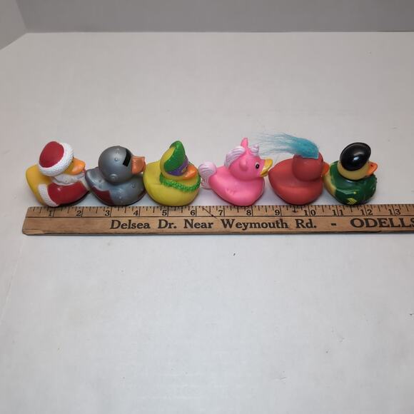Lot Of 24 Rubber Ducks Jeep Ducking Miscellaneous Holiday Sport Glitter Party - Picture 14 of 16